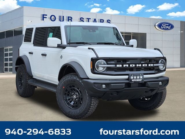 2026 Ford Bronco Outer Banks in Oxford White — front three-quarter view