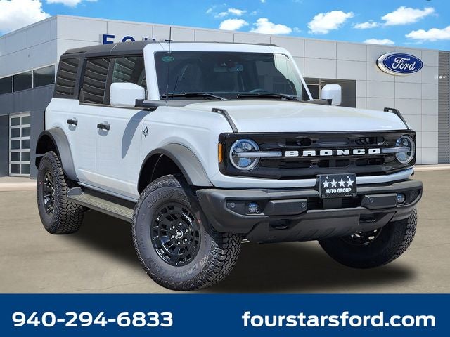 2026 Ford Bronco Outer Banks in Oxford White — front three-quarter view
