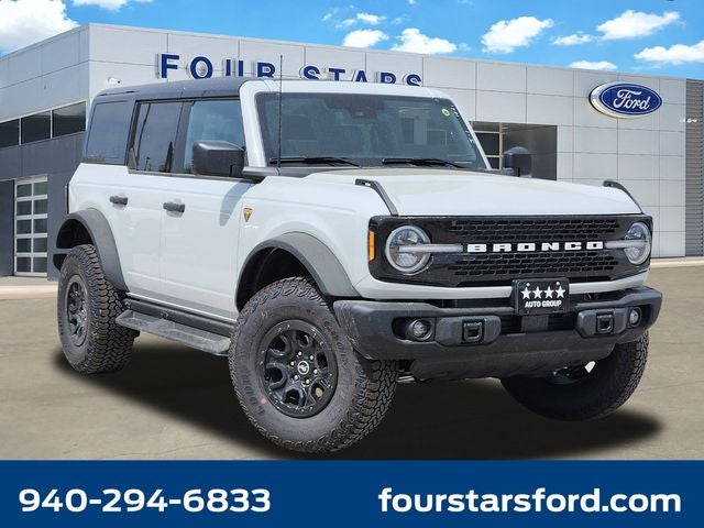 2026 Ford Bronco Badlands in Avalanche — front three-quarter view